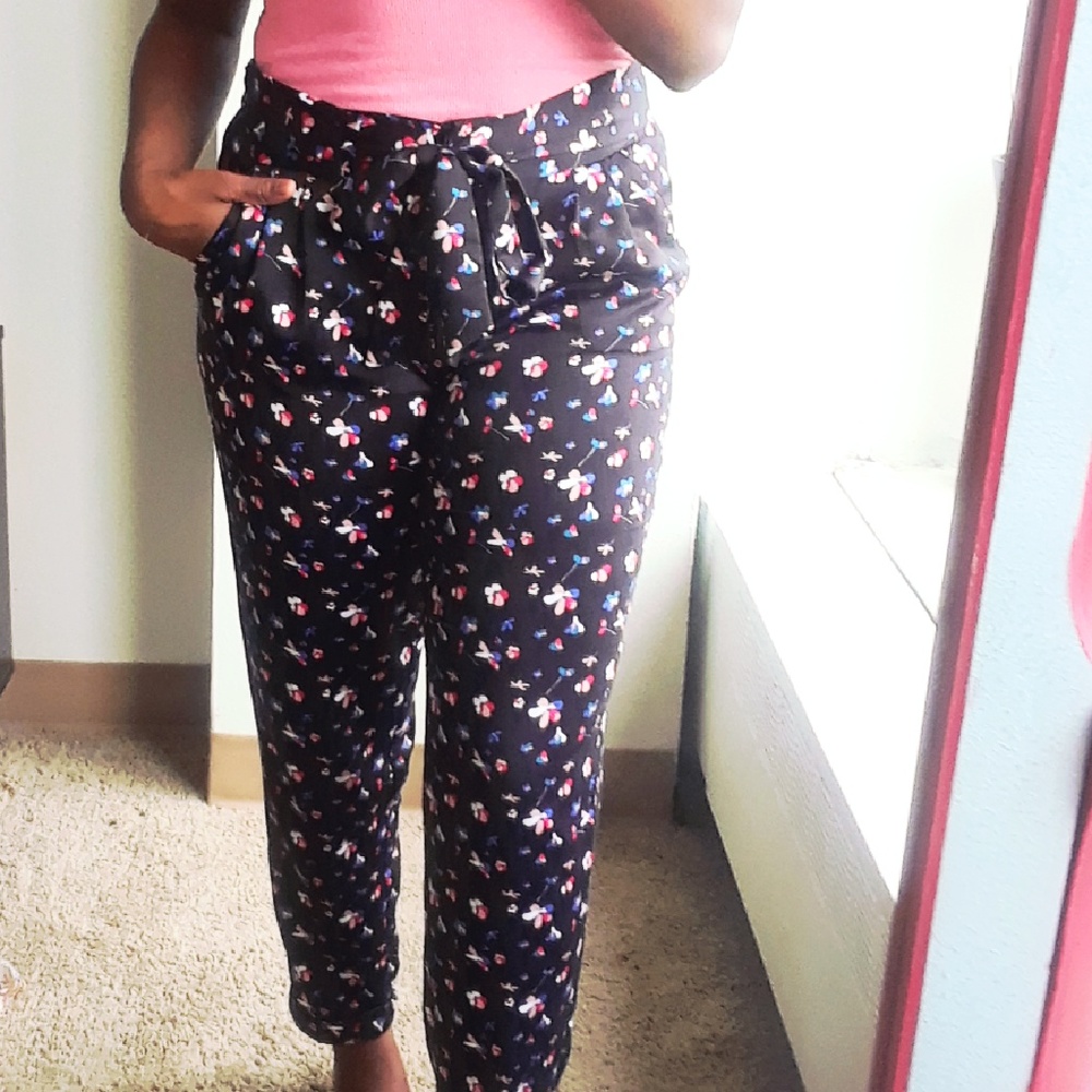 Cropped Floral Print Pants